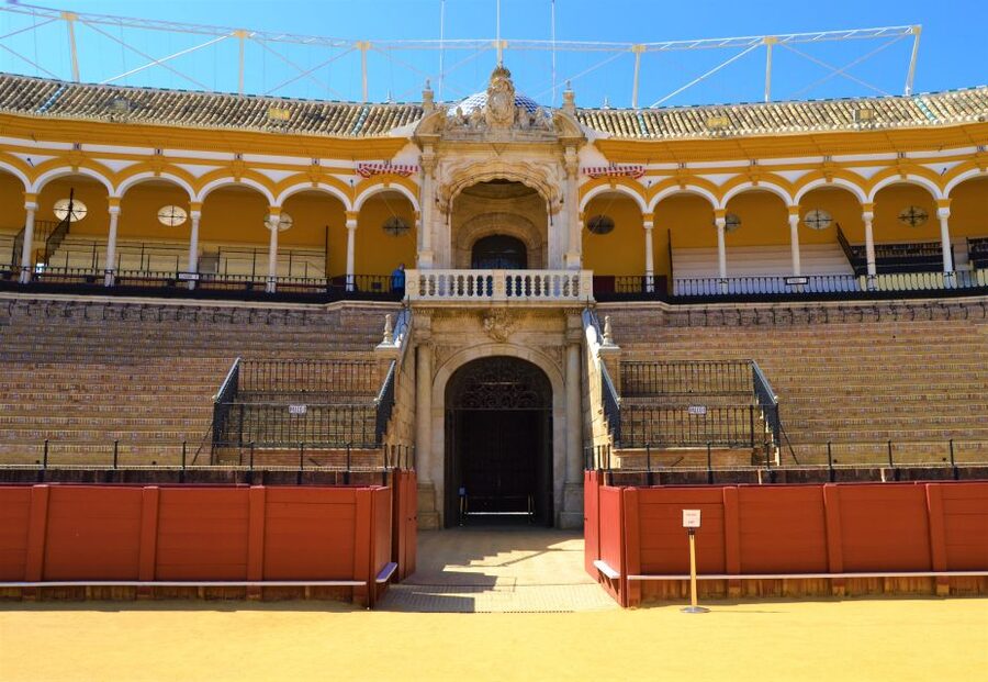 Seville: Plaza de Toros and Museum Guided Tour in Spanish - Walking through the majestic square, with time to actually absorb it