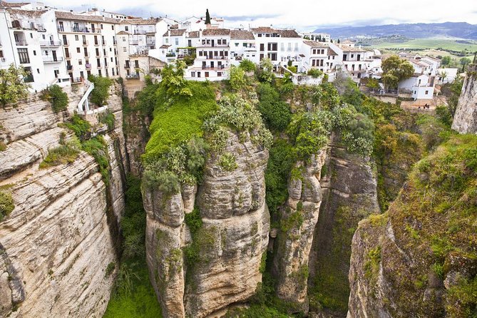 Seville Private Transfer to Granada with a Visit to Ronda - Key things to know before you go