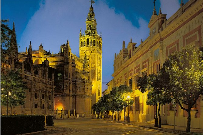 Seville Private Walking Tour with Alcazar & Cathedral Tickets - Meeting at La Giralda, then walking into the big monuments