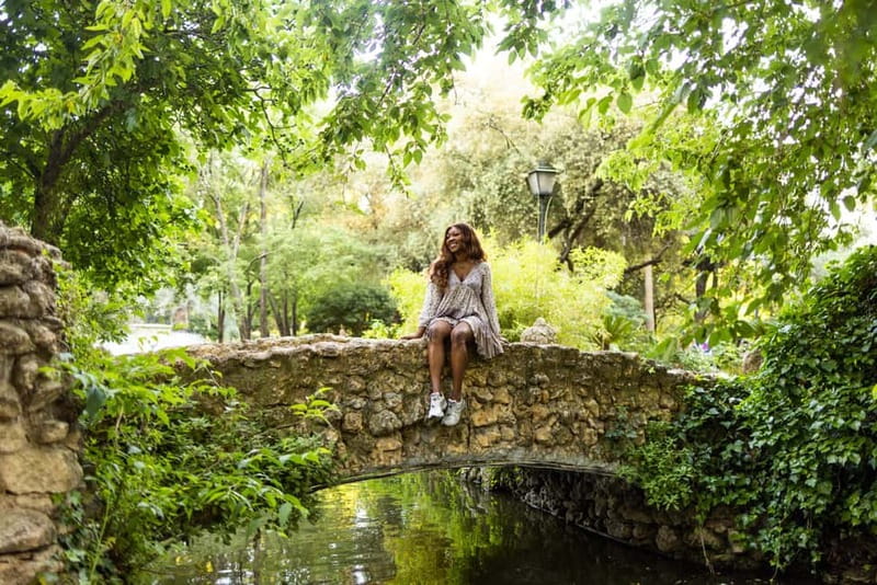 Seville: Professional Photoshoot and Video - Parque María Luisa secret spots: fountains, shaded paths, and softer portrait light