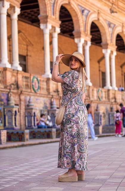 Seville: Professional Photoshoot at Plaza de España - Why Plaza de España photos feel easier with a pro