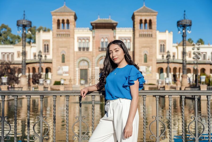 Seville: Professional Photoshoot at Plaza de España - Torre Norte meeting point: smooth start, clear handoff