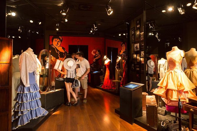 Seville: Puro Flamenco Show - Museo del Baile Flamenco - Seating strategy: arrive early, pick center, avoid column drama