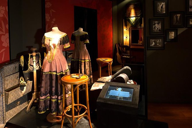 Seville: Puro Flamenco Show - Museo del Baile Flamenco - Language, group format, and getting there without stress