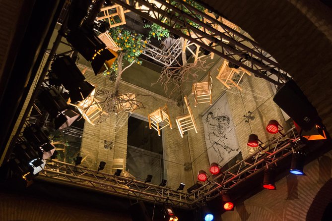 Seville: Puro Flamenco Show - Museo del Baile Flamenco - The performance: Alegrías, castanets, live guitar, and two strong voices