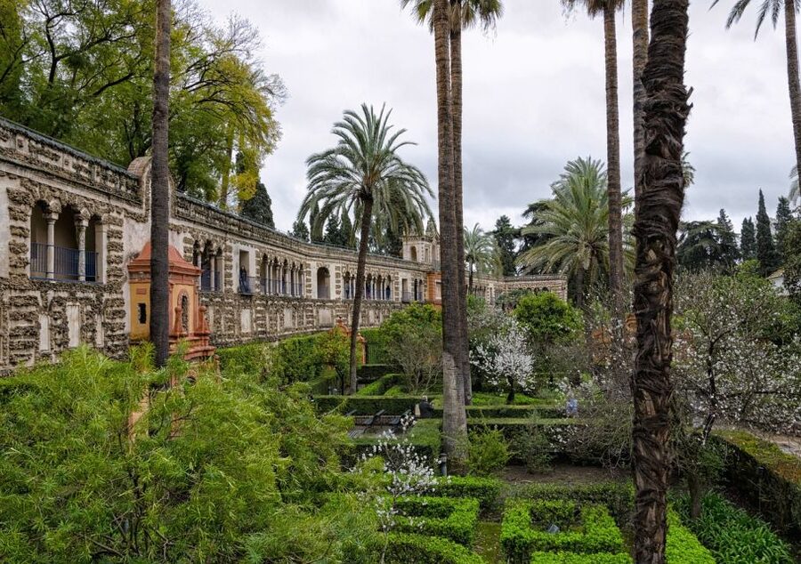 Seville: Real Alcazar of Seville Guided Tour and Ticket - Real Alcázar in 90 minutes, what this guided ticket actually buys you