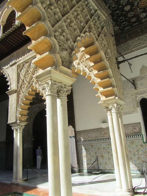 SEVILLE: REAL ALCÁZAR TOUR - Finishing in the gardens with recommendations you can use