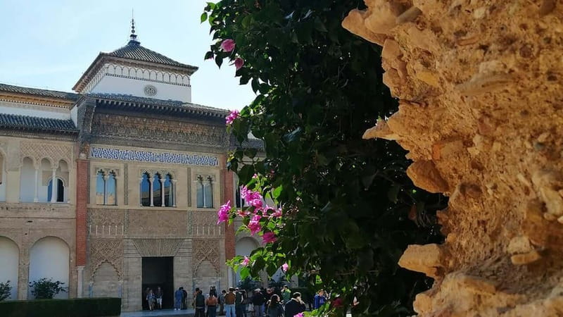 SEVILLE: REAL ALCÁZAR TOUR - A 1.5-hour Alcázar tour built around art, not just dates