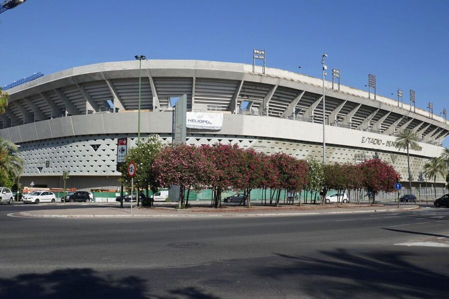 Seville: Real Betis Tour at the La Cartuja Stadium - Coaching route to the pitch: the tunnel to dugout moments