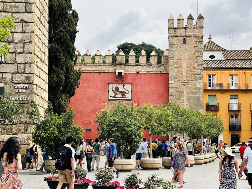 Seville: Royal Alcazar Guided Tour - Walking between spaces: pacing, comfort, and staying oriented