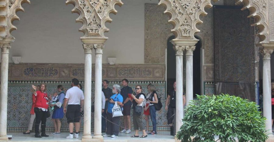 Seville: Royal Alcazar of Seville Tour - The guided route in 75 minutes: how the palace story is paced