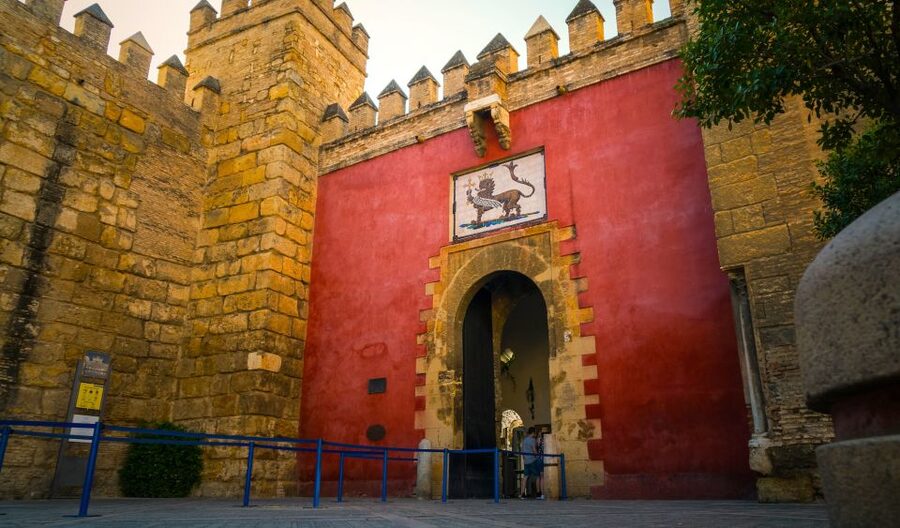 Seville: Royal Alcázar Skip-the-Line Tour by Local Experts - Meeting at Archivo de Indias, then straight in