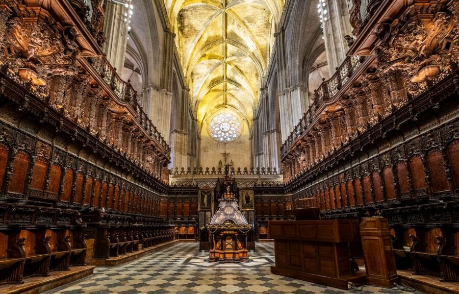 Seville: Small-Group Cathedral and Giralda Tour with Tickets - Why the Seville Cathedral and Giralda Work So Well Together