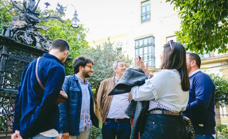 Seville: Small Group Jewish Quarter Tour with Tapas & Drinks - Who should book, and who might want to pick a different option