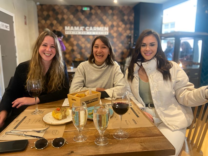 Seville: Tapas, Taverns, and History Walking Tour - Guides and the small-group vibe: when a fun group makes the city feel friendly
