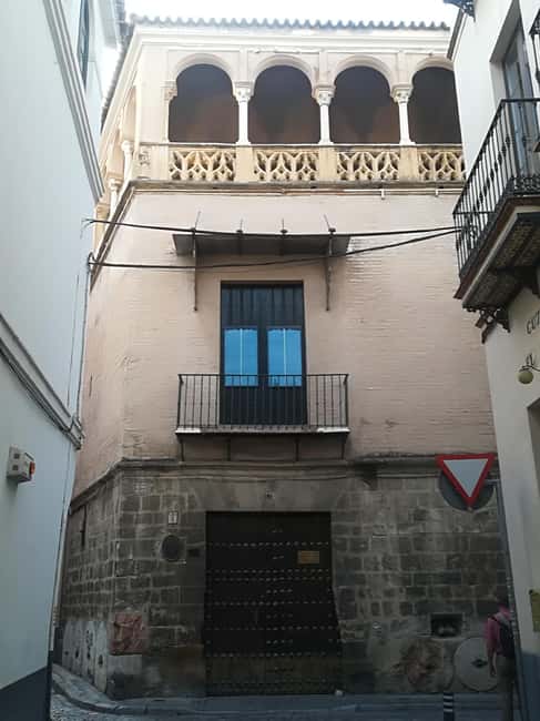 Seville: Tiny-Group Jewish Quarter Discovery Walking Tour - Patio-story pacing and guided stops you actually remember
