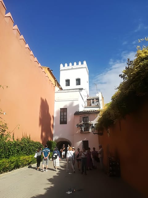 Seville: Tiny-Group Jewish Quarter Discovery Walking Tour - Monumento a la Inmaculada Concepción and Patio de Banderas (the first 15 minutes matter)