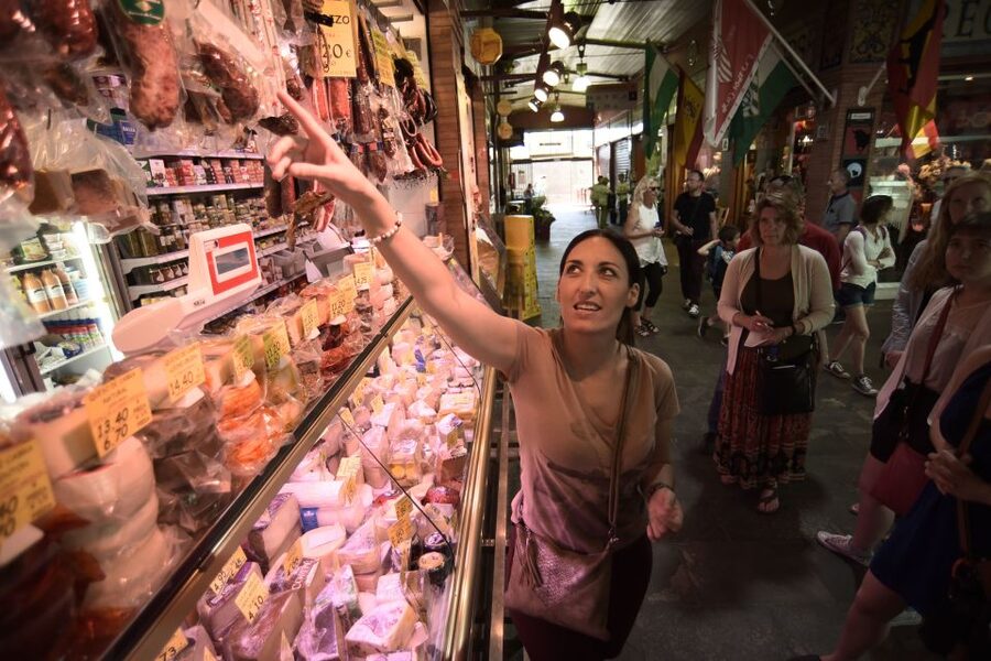 Seville: Triana Market Tour with Tastings - Cheese, Ham, and Sweets: How the Stops Feel in Real Time
