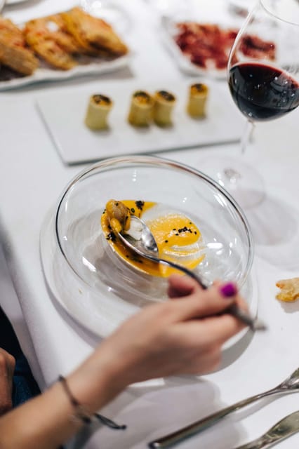 Seville: Wine and Gourmet Tapas Tour - Dinner for two hours: the awarded restaurant wine pairing finale