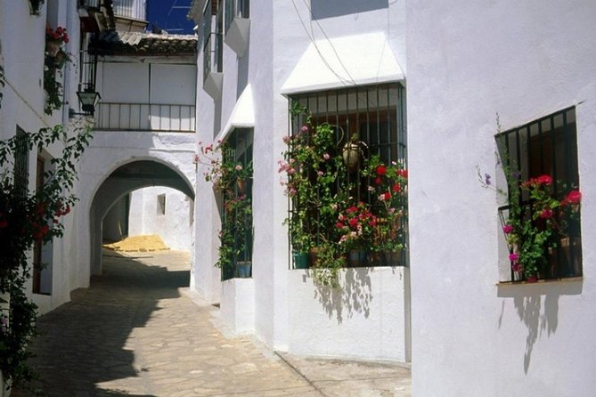 Spend a day in the White Villages from Cadiz - Arcos de la Frontera: the Andalusí influence shows up in the details
