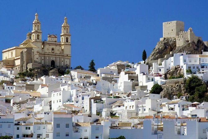 Spend a day in the White Villages from Cadiz - Benamahoma: narrow white streets and slower mountain air