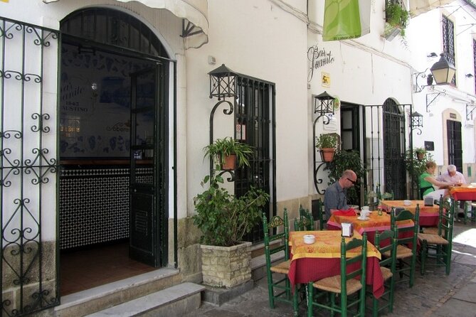 Tapas Food Tour in Jerez de la Frontera - The sherry connection: what the art-historian guide adds