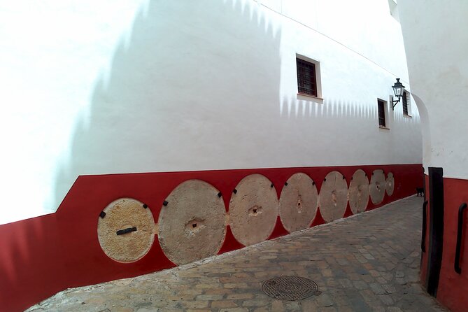 The must see in Seville - Calle Marmoles and the Old City Stitches: Seeing Age Up Close