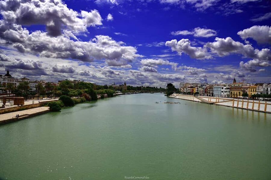 Tour Sevilla de las 3 Culturas - From the Real Alcázar door to the General Archive: power, record-keeping, and memory