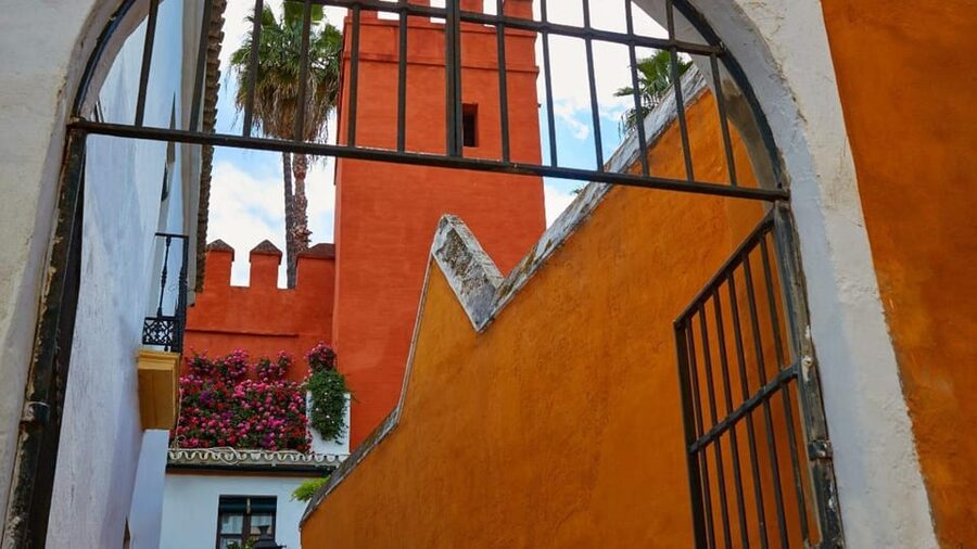 Tour Sevilla de las 3 Culturas - Price and comfort: why $7 can feel like a steal in Seville