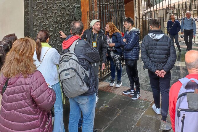 Tour Seville Complete and Jewish Quarter Santa Cruz - Placentines to Virgen de los Reyes: the Giralda story and the best picture angles