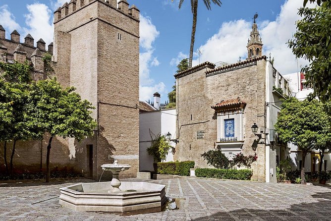 Tour Seville Complete and Jewish Quarter Santa Cruz - Torre Abdel Aziz and photo strategy: how to see towers like a local