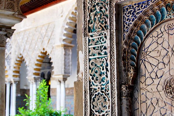 Unmissable Seville private tour - Starting at the Reales Alcázares, the palace that still feels alive