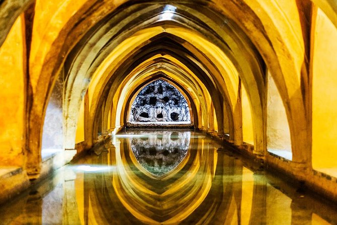 Unmissable Seville private tour - Barrio Santa Cruz, street-level history of Christians and Jews