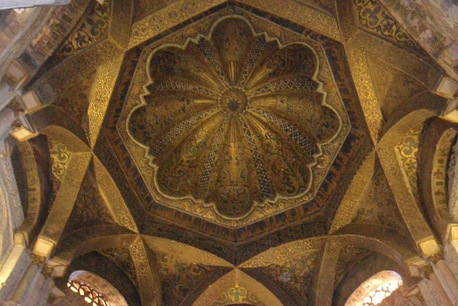 Visit Cathedral Mosque with official guide. Small groups - Key things to know before you go