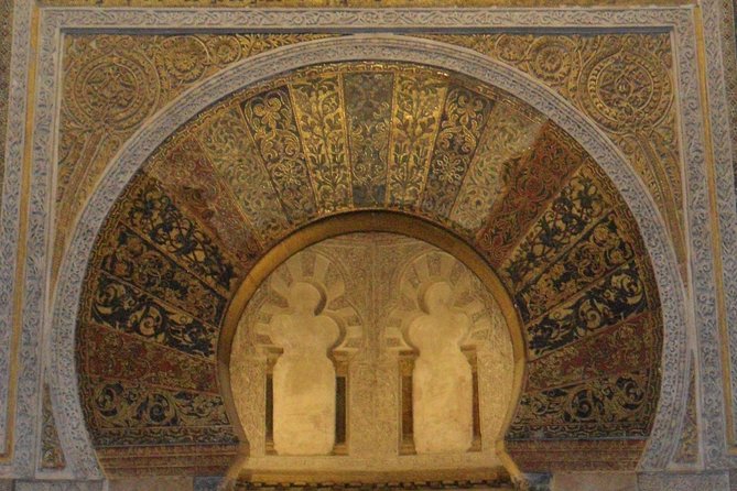 Visit Cathedral Mosque with official guide. Small groups - How much you pay, and what you get for it