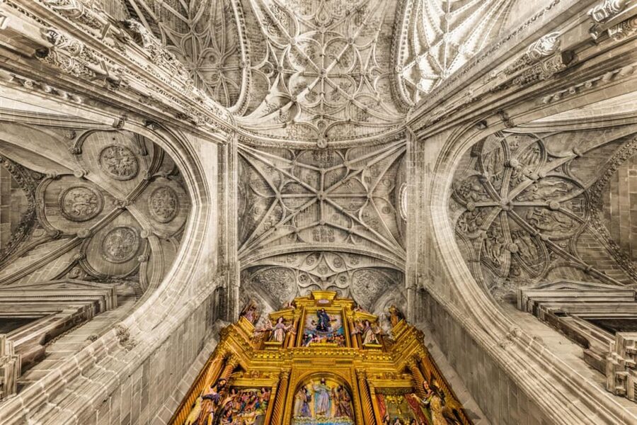 Visit to the Church of San Miguel - Sacristy and sacred art exhibition: where the mood shifts to close-up