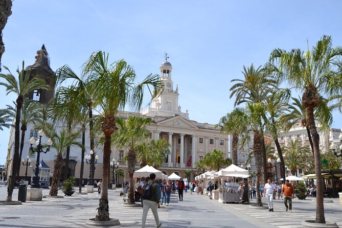 Walking Tour through Cádiz: Stories from the hand of a local guide - Where you meet, and the simple route logic