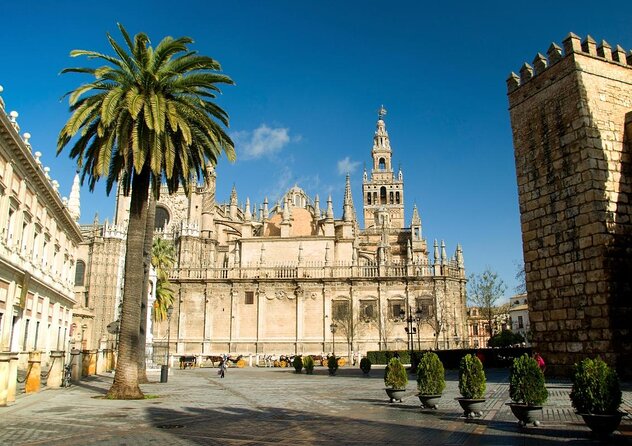 Walking tour through the old Jewish quarter of Santa Cruz. - Key things to know before you go