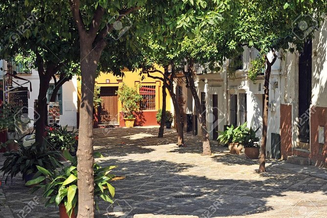 Walking tour through the old Jewish quarter of Santa Cruz. - Santa Cruz as a living maze, not a museum