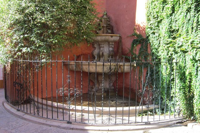 Walking tour through the old Jewish quarter of Santa Cruz. - Price and value: $17.36 for 90 minutes in a compact area