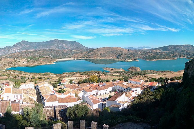 White Villages and Ronda Guided Day Tour from Seville - Ronda: cliff views, the bridge walk, and the bullring area
